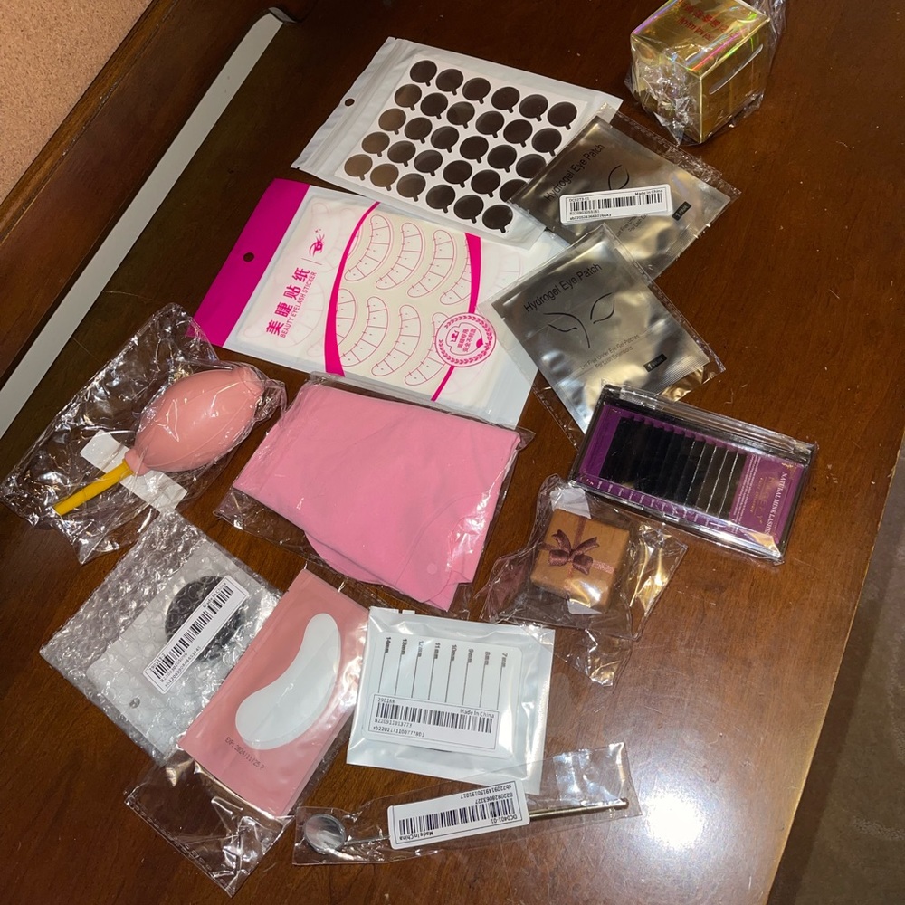 13 pieces of lash stuff